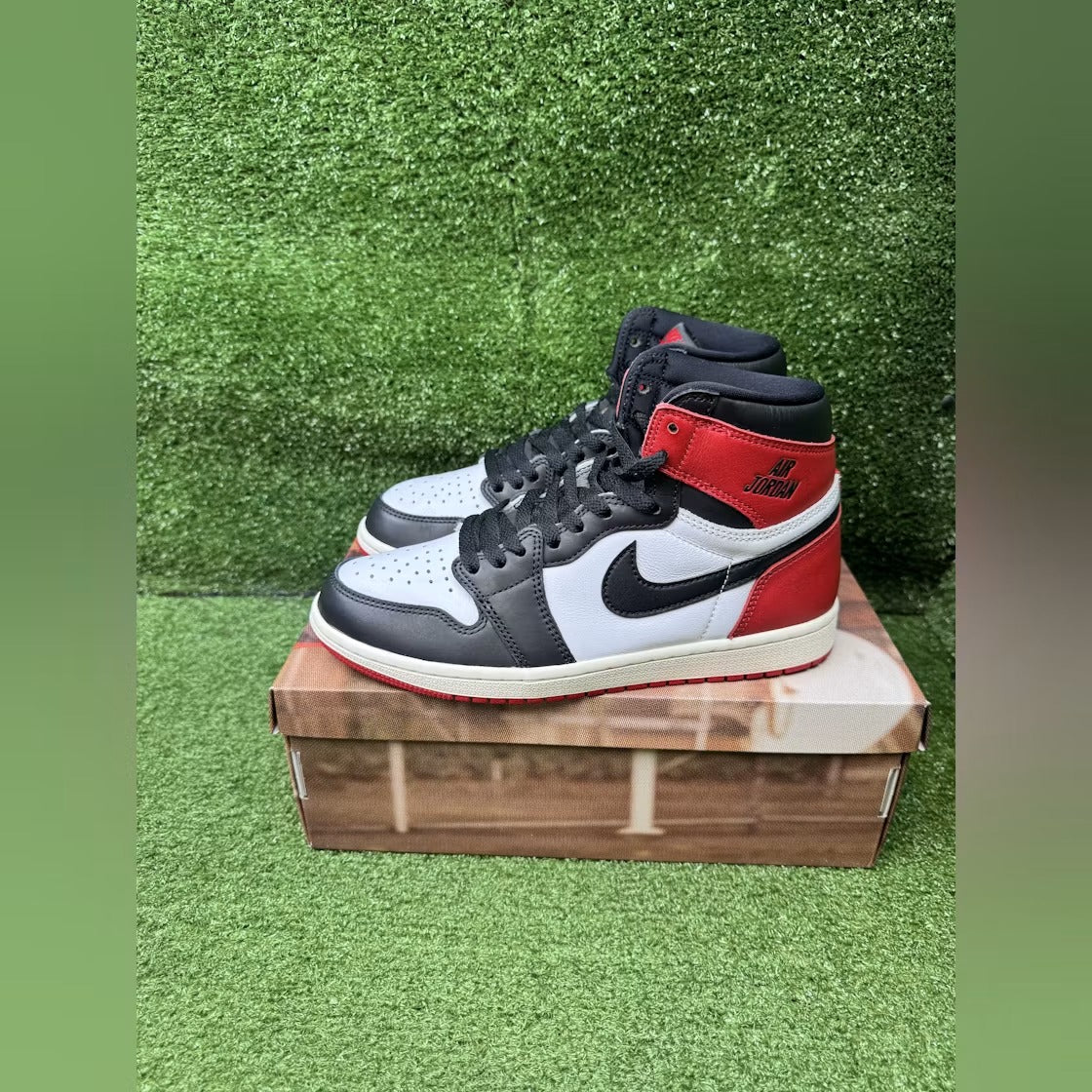 Used - Air Jordan 1 Retro High OG Black Toe Reimagined - US M 8 - detail 5