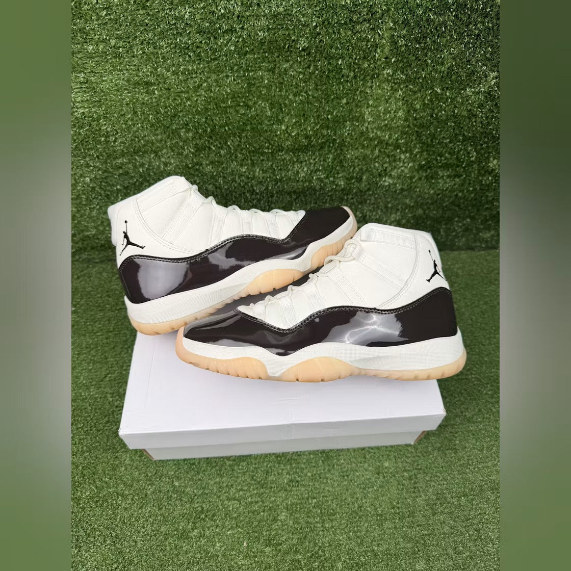 Used - Air Jordan 11 Retro Neapolitan (Women's) - US W 8 - detail 1