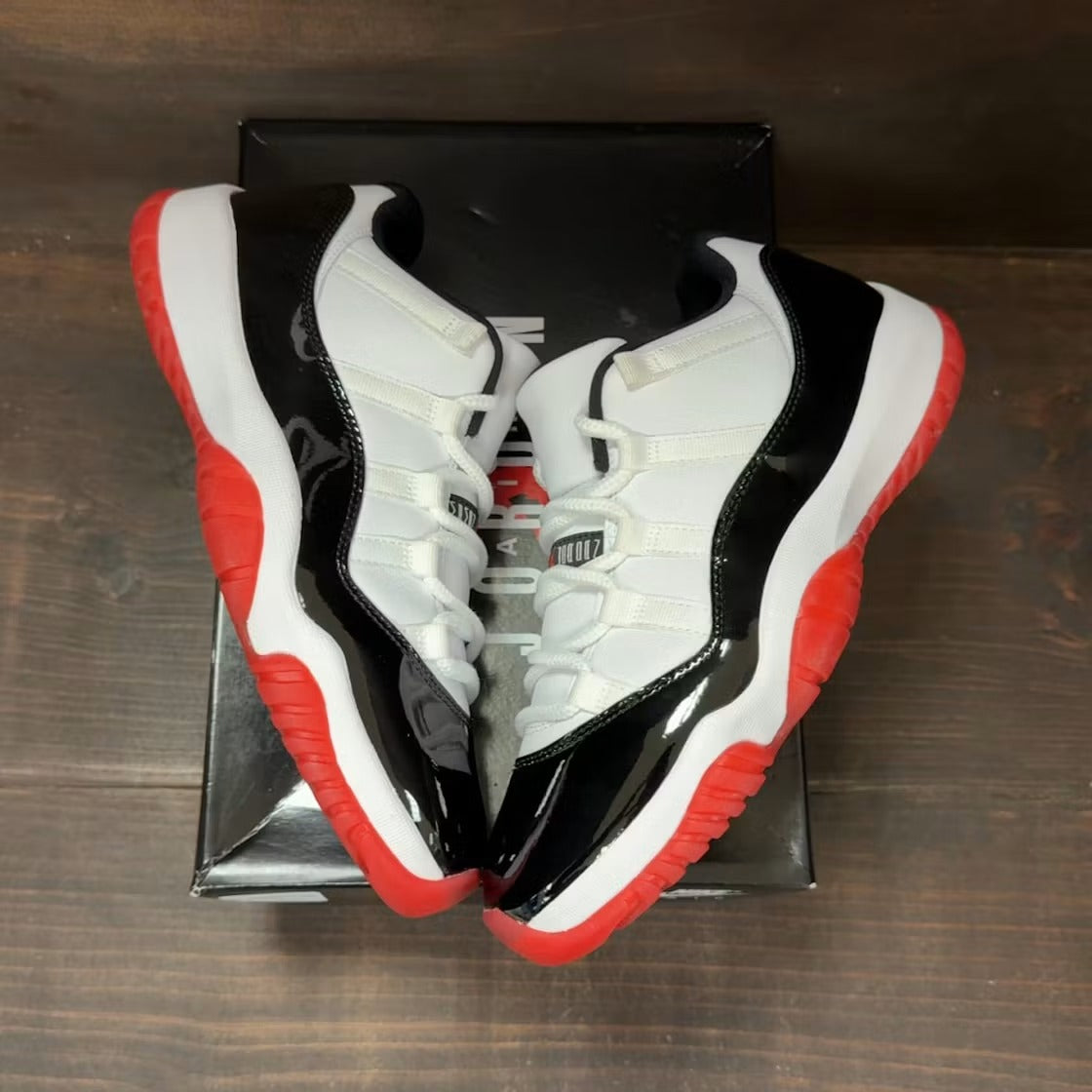 Used - Air Jordan 11 Retro Low Concord Bred - US M 8 - detail 1
