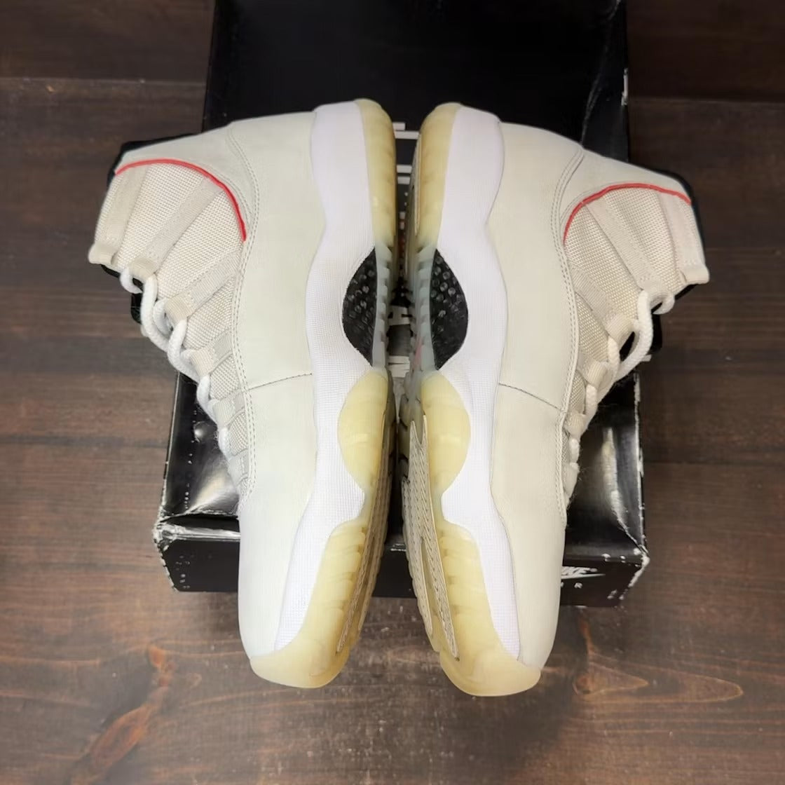 Used - Air Jordan 11 Retro Platinum Tint - US M 11 - detail 3