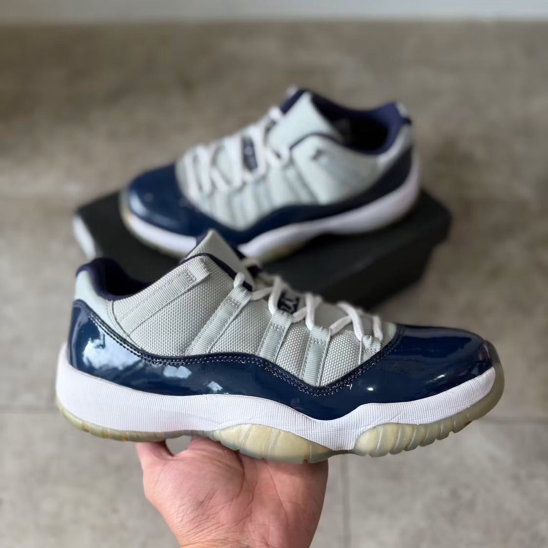 Used - Air Jordan 11 Retro Low Georgetown - US M 8.5 - detail 2