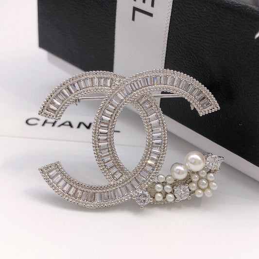 18K  Chanel Star Crystals Brooch